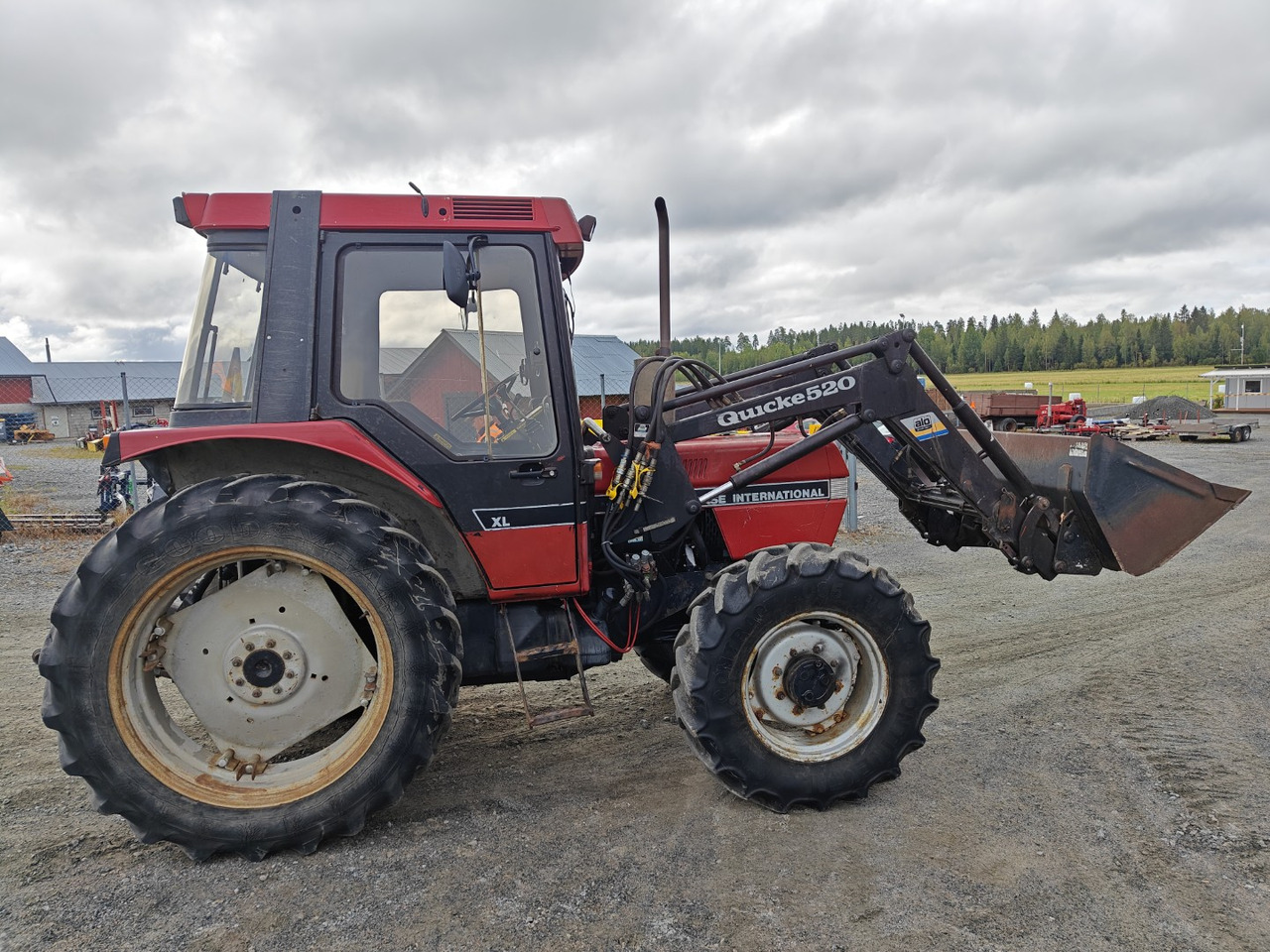Case 895XL etukuormaajalla suunnanvaihtajalla, paljon varusteita mukaan etukuormaajaan, katso video! - Máy cày: hình 4 Case 895XL etukuormaajalla suunnanvaihtajalla, paljon varusteita mukaan etukuormaajaan, katso video! - Máy cày: hình 4