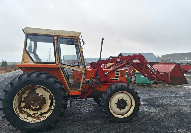 Fiat 780DT etukuormaajalla - Máy cày: hình 4 Fiat 780DT etukuormaajalla - Máy cày: hình 4