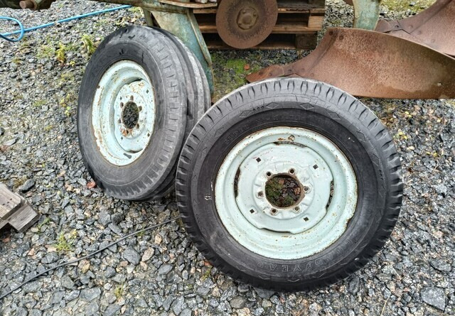 Fordson Diesel Major eturenkaat - Lốp cho Máy cày: hình 1 Fordson Diesel Major eturenkaat - Lốp cho Máy cày: hình 1
