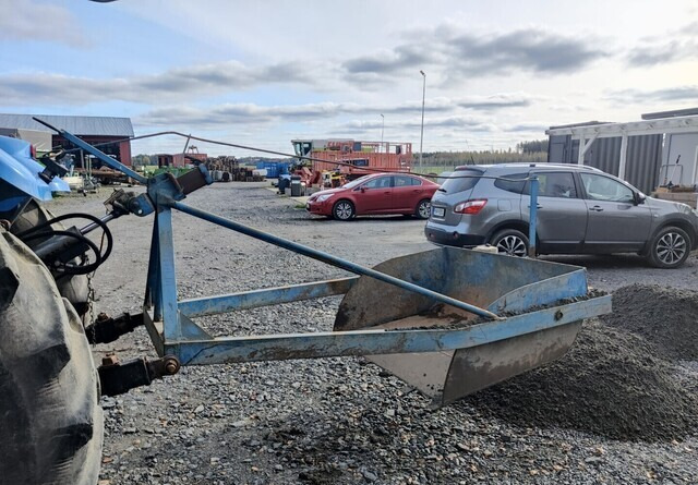 Maansiirtokauha 120cm traktoriin - VIDEO - Lưỡi dao cho Máy móc nông nghiệp: hình 2 Maansiirtokauha 120cm traktoriin - VIDEO - Lưỡi dao cho Máy móc nông nghiệp: hình 2