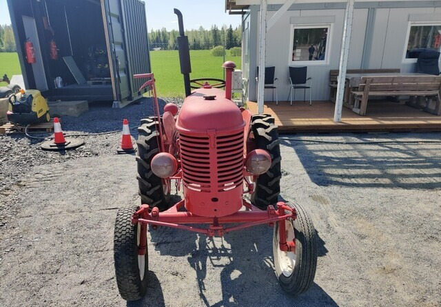 Massey Harris Traktori - bensiini - Máy cày: hình 2 Massey Harris Traktori - bensiini - Máy cày: hình 2