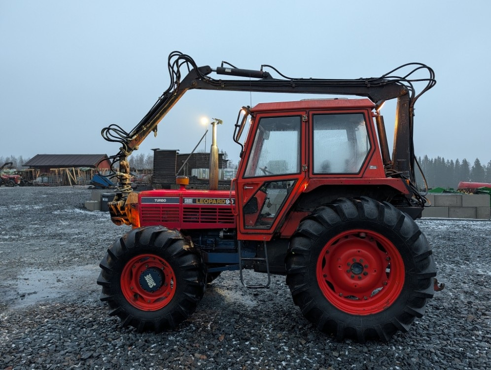 SAME Leopard 90 Turbo metsäkuormaajalla - Máy móc nông nghiệp: hình 2 SAME Leopard 90 Turbo metsäkuormaajalla - Máy móc nông nghiệp: hình 2