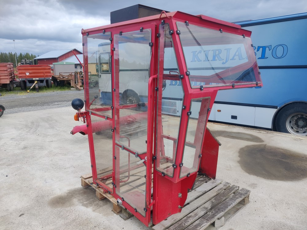 Sampo 410 leikkuupuimurin hytti, tummennetut lasit - Máy gặt đập: hình 5 Sampo 410 leikkuupuimurin hytti, tummennetut lasit - Máy gặt đập: hình 5