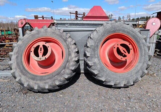 Taurus Paripyörät 18.4R38 todella hyväkuntoiset Fendt Farmer 312LSA sopivat - Bánh xe cho Máy móc nông nghiệp: hình 2 Taurus Paripyörät 18.4R38 todella hyväkuntoiset Fendt Farmer 312LSA sopivat - Bánh xe cho Máy móc nông nghiệp: hình 2