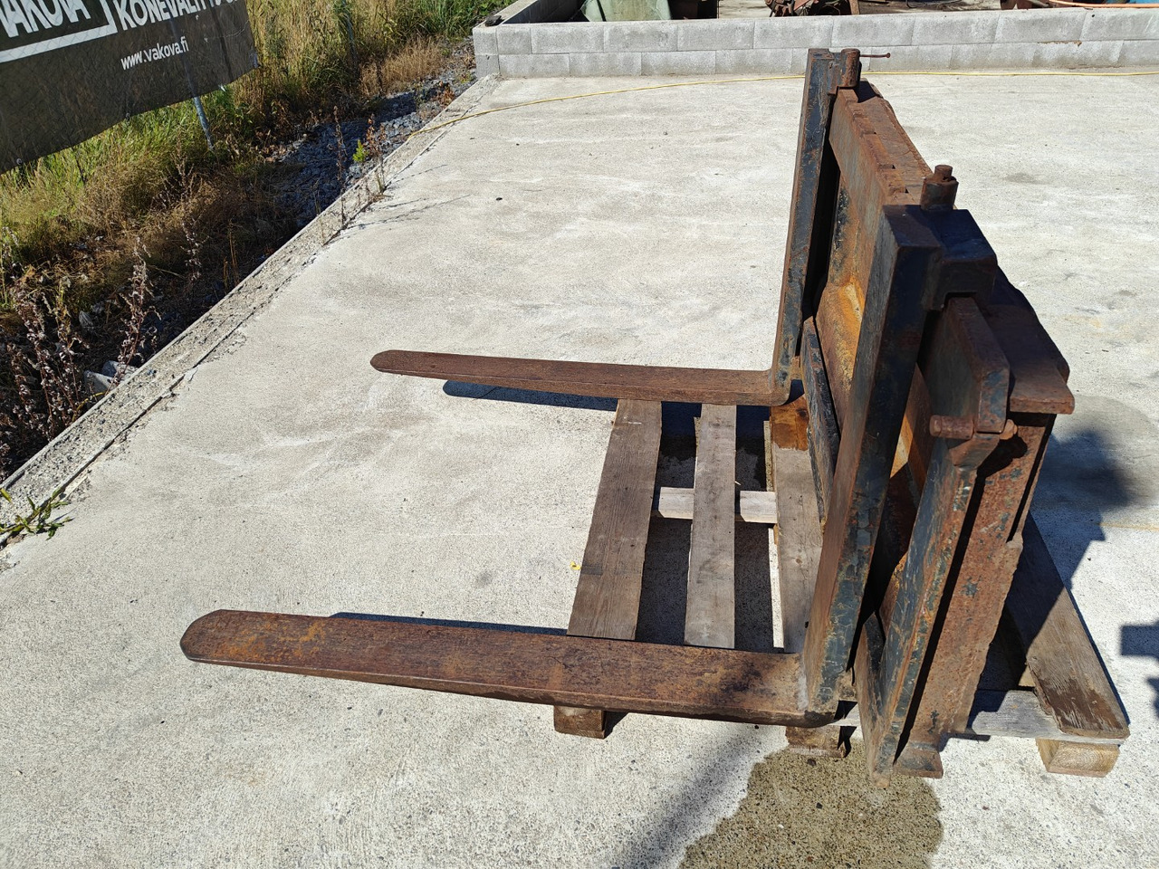 Trukkipiikit Vila-kiinnike - Chĩa: hình 5 Trukkipiikit Vila-kiinnike - Chĩa: hình 5