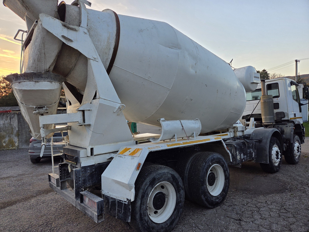 IVECO EURO TRAKKER MP340E35HB 8x4 MIX (chassis ) - Xe trộn bê tông: hình 4 IVECO EURO TRAKKER MP340E35HB 8x4 MIX (chassis ) - Xe trộn bê tông: hình 4