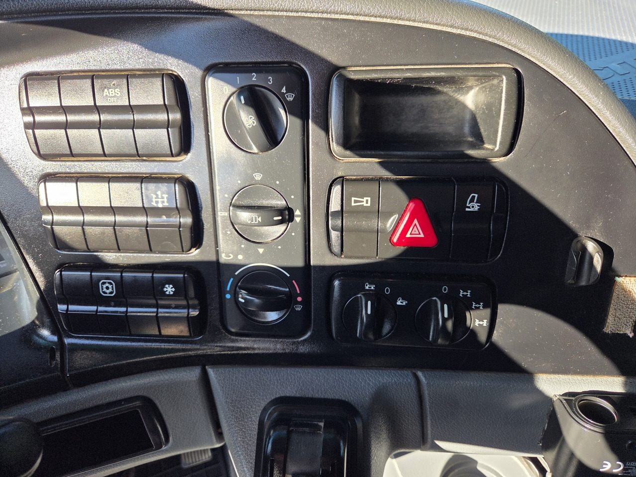 MERCEDES-BENZ - Xe tải khung gầm: hình 5 MERCEDES-BENZ - Xe tải khung gầm: hình 5