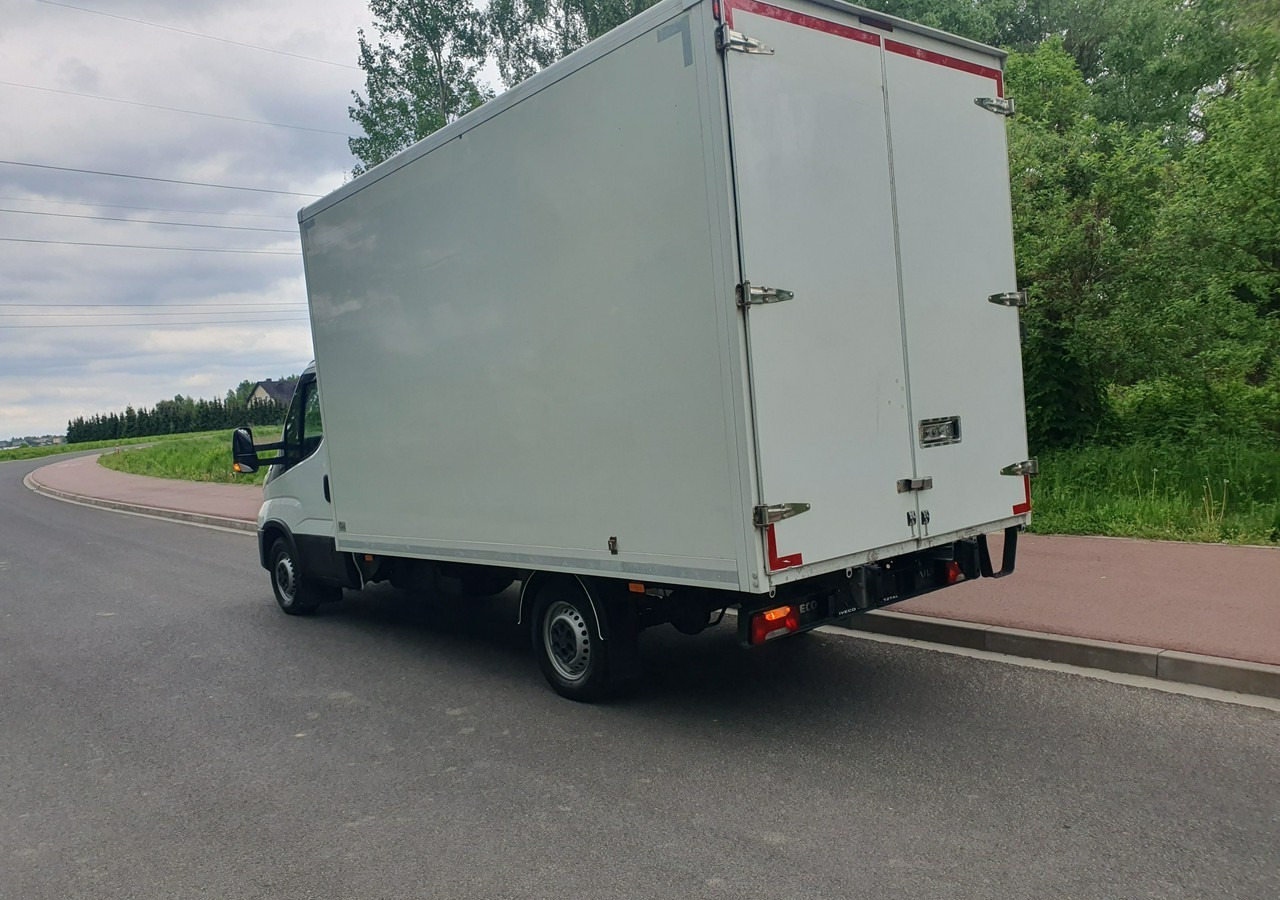 Iveco 35 Daily 35S14 klima * 3 osobowy *nowy rozrząd * - Xe tải nhỏ thùng kín: hình 5 Iveco 35 Daily 35S14 klima * 3 osobowy *nowy rozrząd * - Xe tải nhỏ thùng kín: hình 5