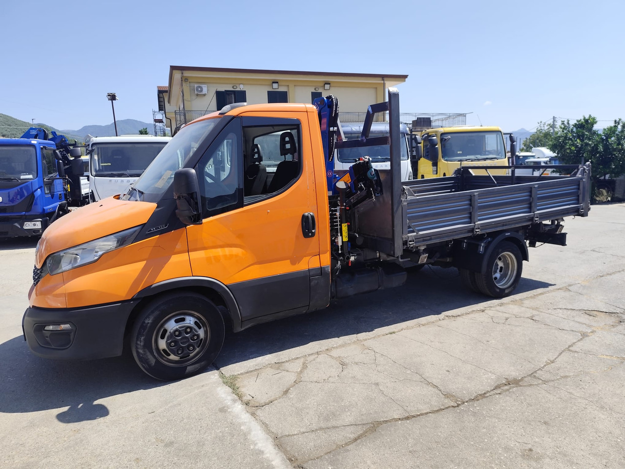 IVECO DAILY 35-140 - Xe cẩu tự hành: hình 2 IVECO DAILY 35-140 - Xe cẩu tự hành: hình 2
