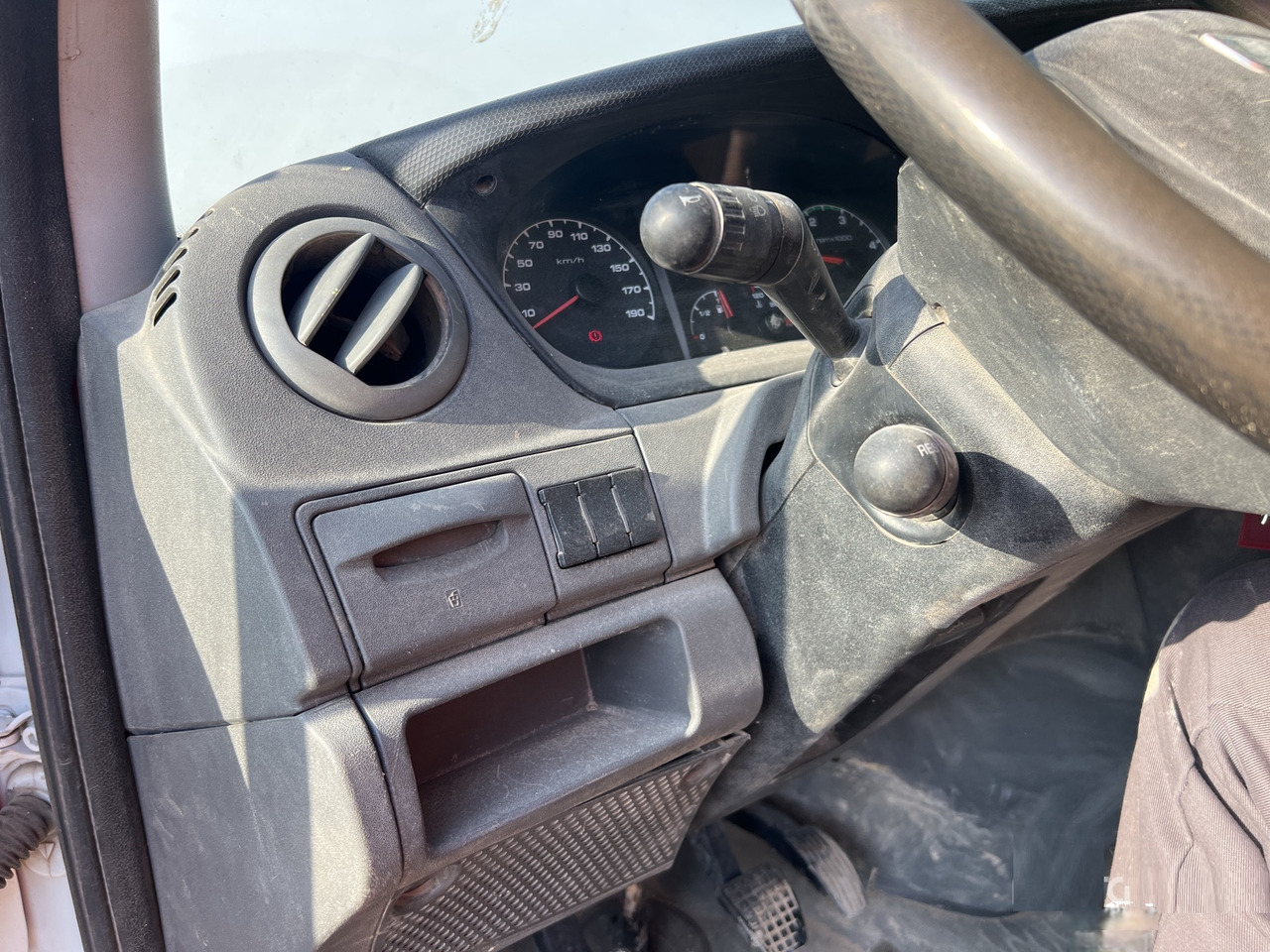 IVECO DAILY 35C13 - Xe ben nhỏ: hình 5 IVECO DAILY 35C13 - Xe ben nhỏ: hình 5