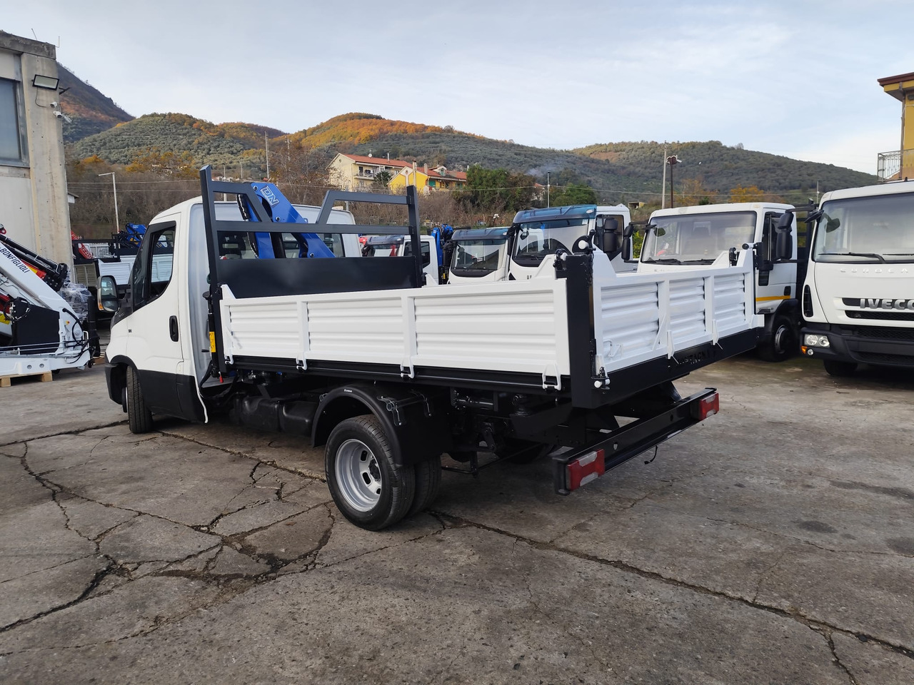 IVECO DAILY 35C15 - Xe cẩu tự hành, Xe ben nhỏ: hình 3 IVECO DAILY 35C15 - Xe cẩu tự hành, Xe ben nhỏ: hình 3