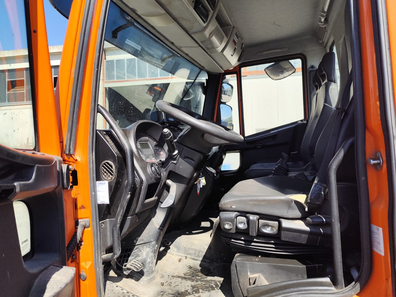 IVECO EUROCARGO 120-190L - Xe tải khung gầm: hình 2 IVECO EUROCARGO 120-190L - Xe tải khung gầm: hình 2