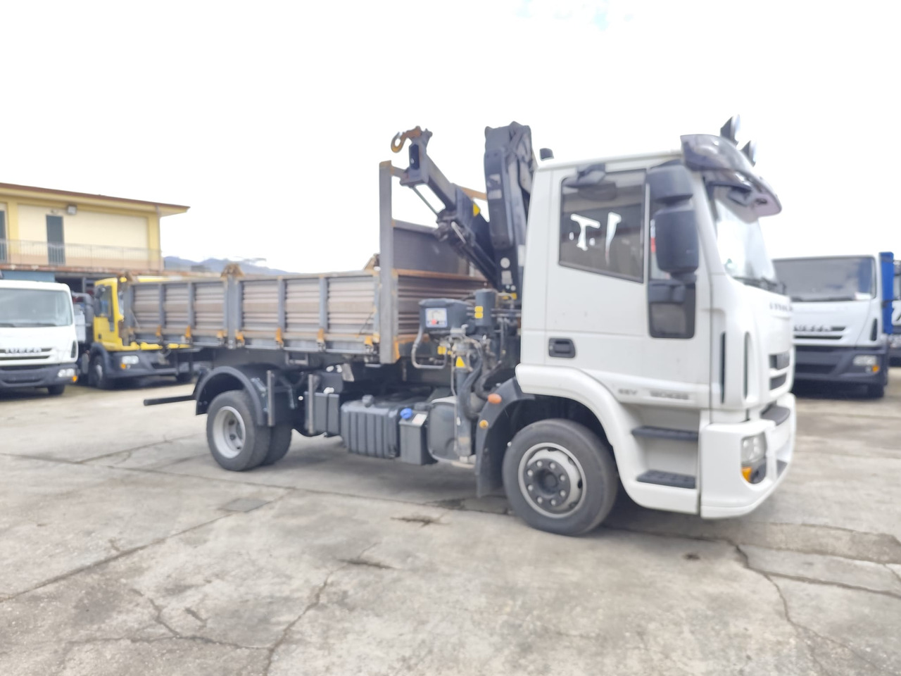 Xe cẩu tự hành, Xe ben IVECO EUROCARGO 120E28: hình 24 Xe cẩu tự hành, Xe ben IVECO EUROCARGO 120E28: hình 24