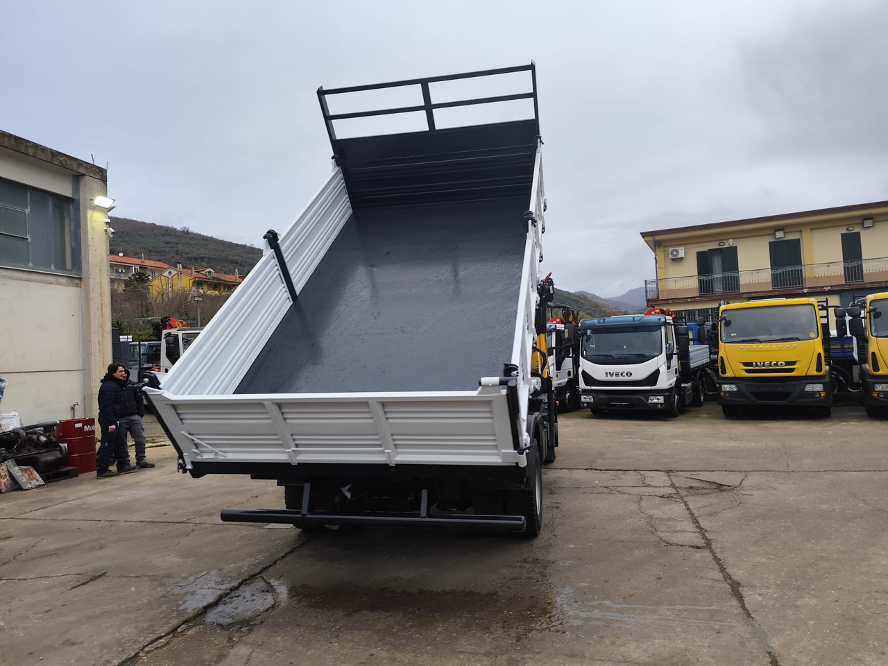 Xe cẩu tự hành IVECO EUROCARGO 120E28P: hình 8