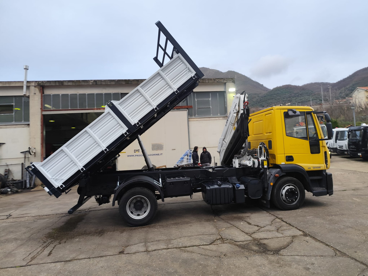 Xe cẩu tự hành IVECO EUROCARGO 120E28P: hình 11