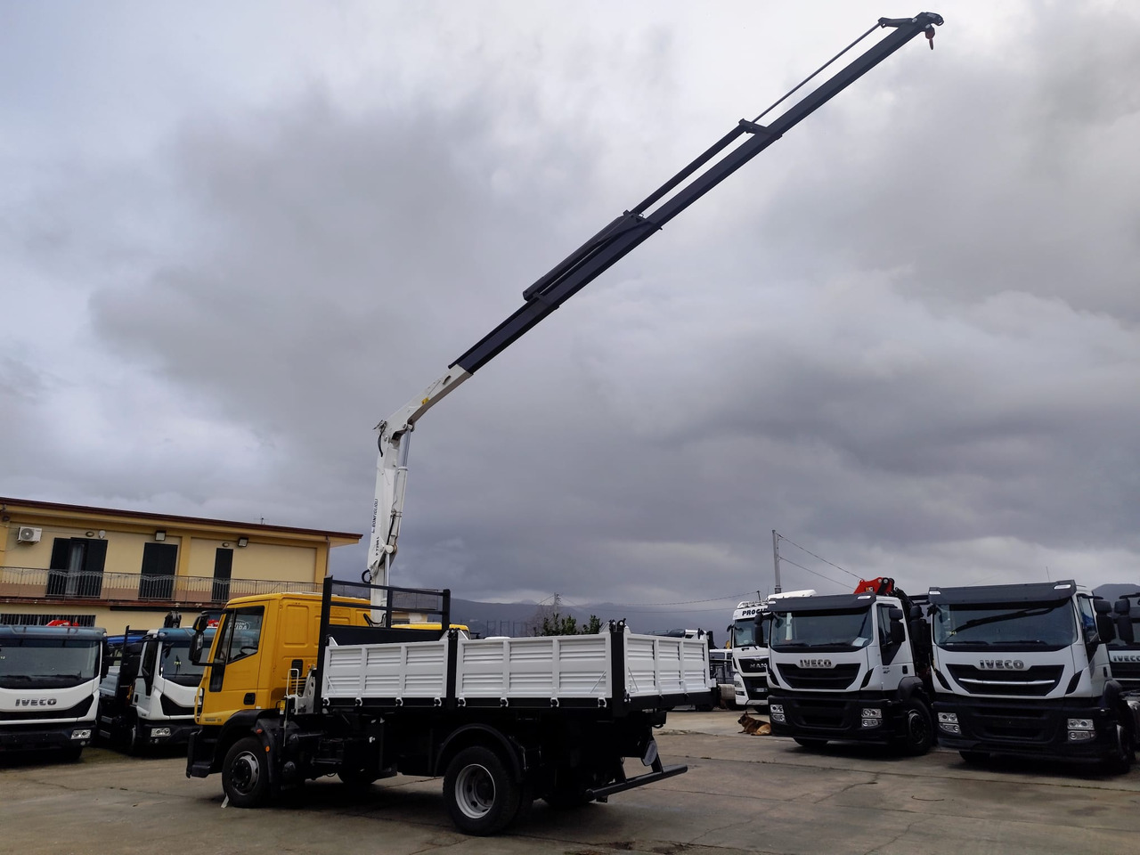 Xe cẩu tự hành IVECO EUROCARGO 120E28P: hình 34