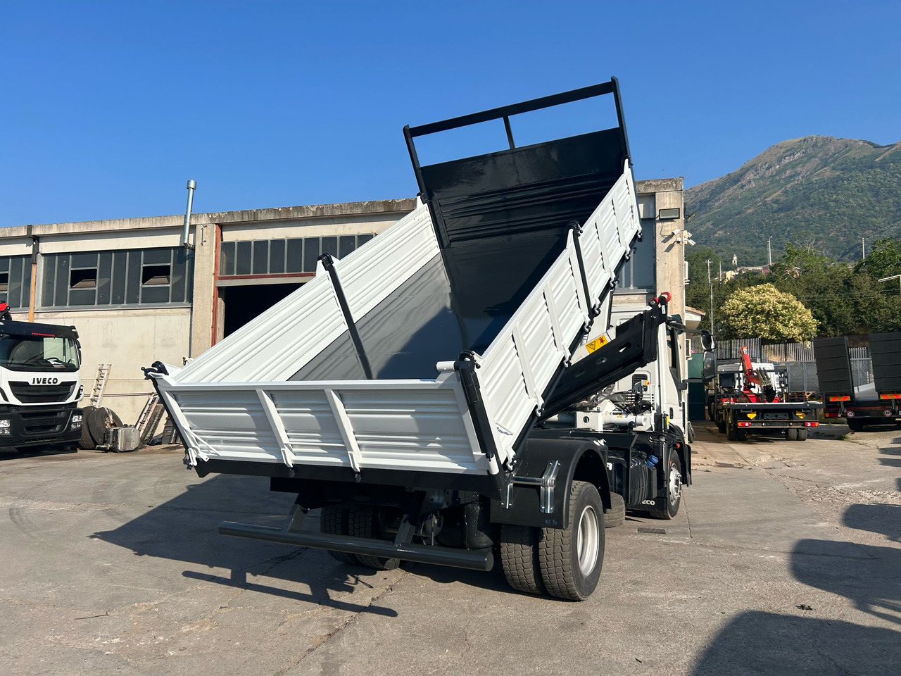 Xe cẩu tự hành IVECO EUROCARGO 140-250: hình 16