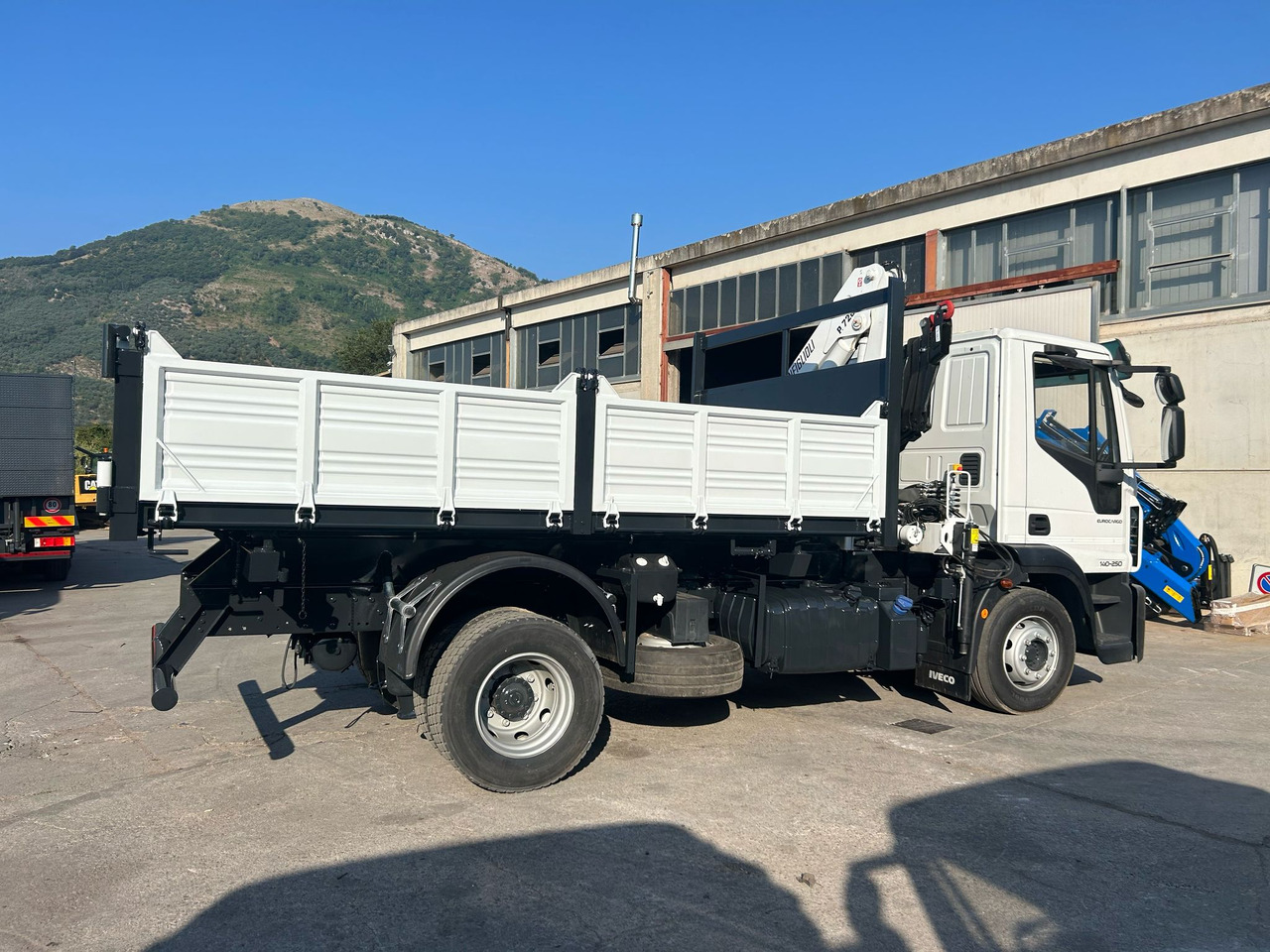 Xe cẩu tự hành IVECO EUROCARGO 140-250: hình 49