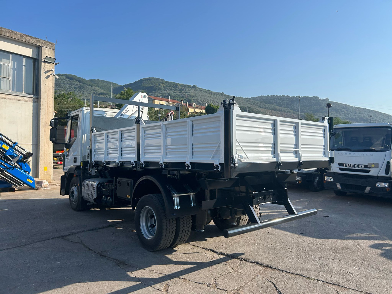 Xe cẩu tự hành IVECO EUROCARGO 140-250: hình 50