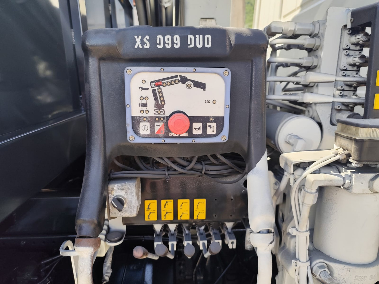 IVECO EUROCARGO 140-250 - Xe cẩu tự hành: hình 2 IVECO EUROCARGO 140-250 - Xe cẩu tự hành: hình 2