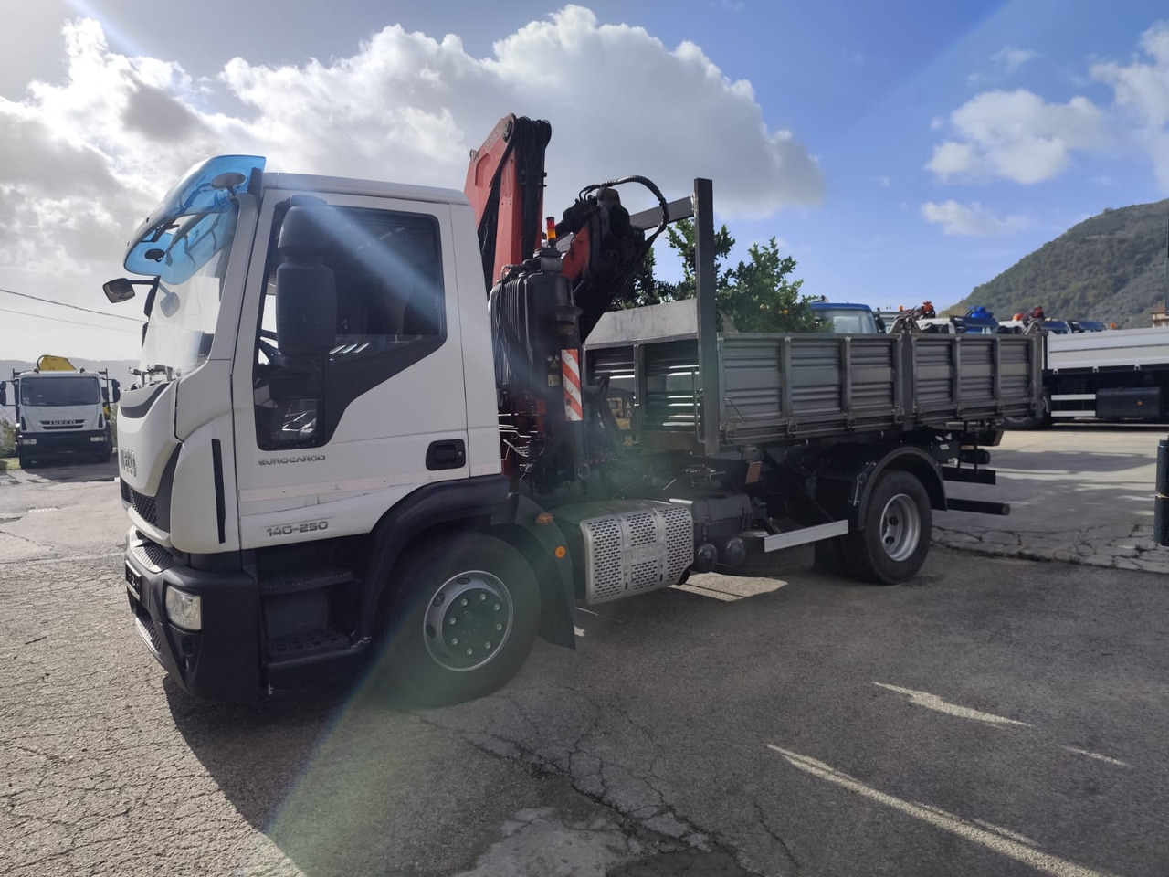 IVECO EUROCARGO 140-250 - Xe cẩu tự hành: hình 2 IVECO EUROCARGO 140-250 - Xe cẩu tự hành: hình 2