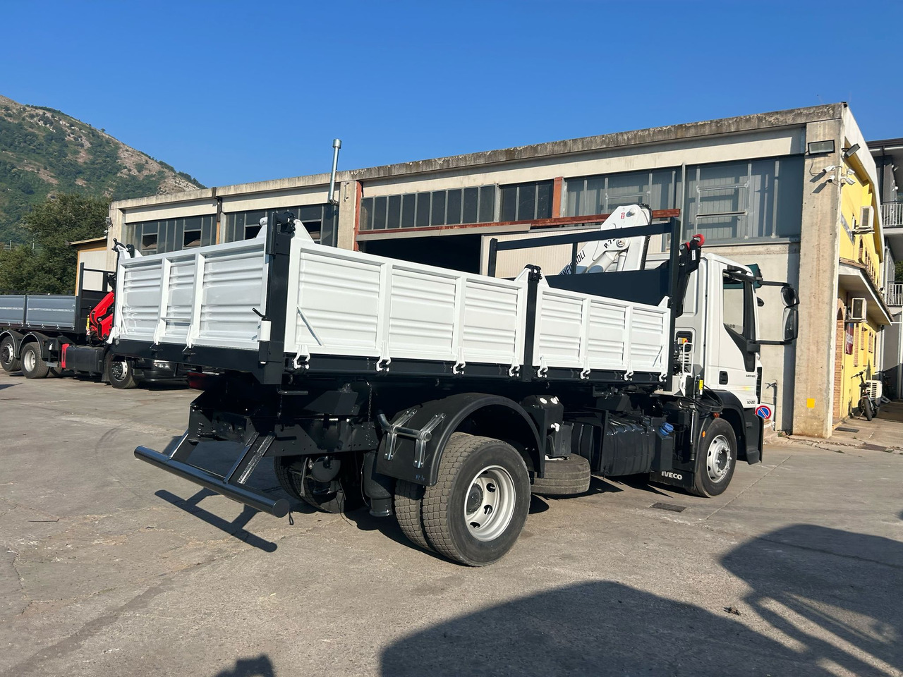 Xe cẩu tự hành IVECO EUROCARGO 140-250: hình 47