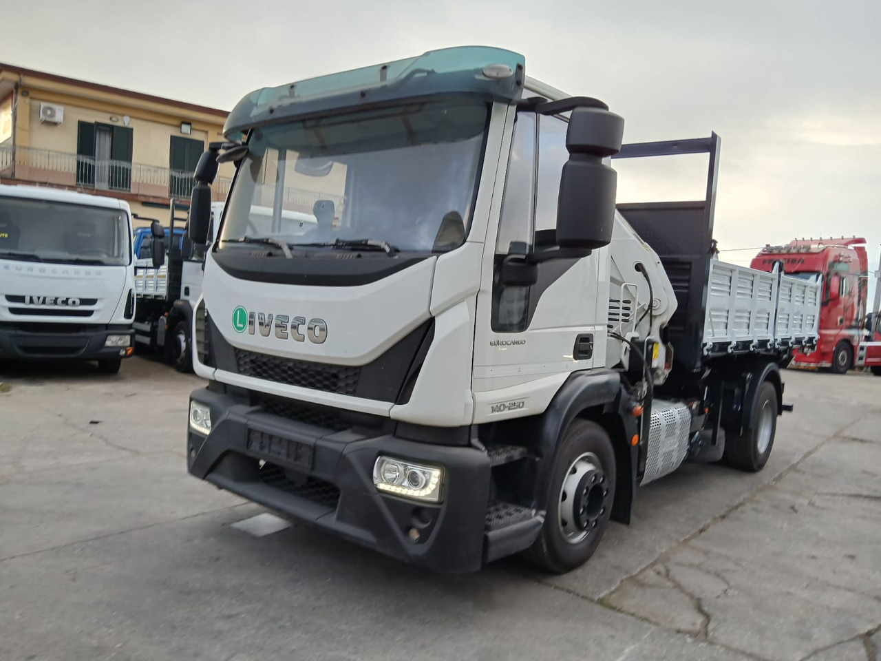 IVECO EUROCARGO 140-250 - Xe cẩu tự hành: hình 2 IVECO EUROCARGO 140-250 - Xe cẩu tự hành: hình 2