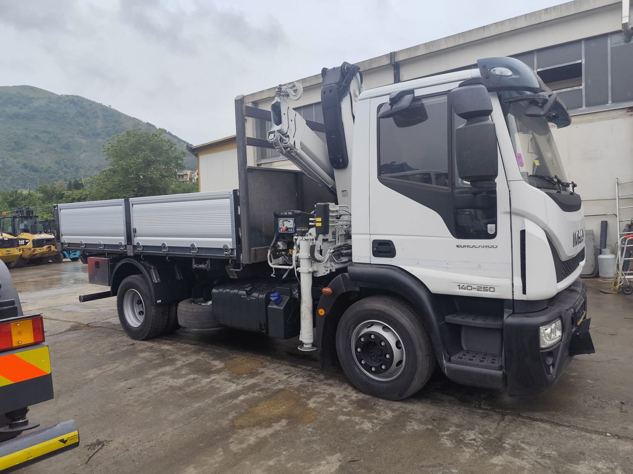 IVECO EUROCARGO 140-250 - Xe cẩu tự hành: hình 5 IVECO EUROCARGO 140-250 - Xe cẩu tự hành: hình 5