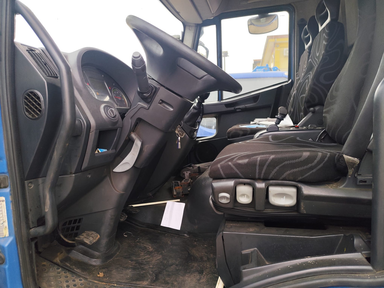 IVECO EUROCARGO 140E25 - Xe tải khung gầm: hình 3 IVECO EUROCARGO 140E25 - Xe tải khung gầm: hình 3