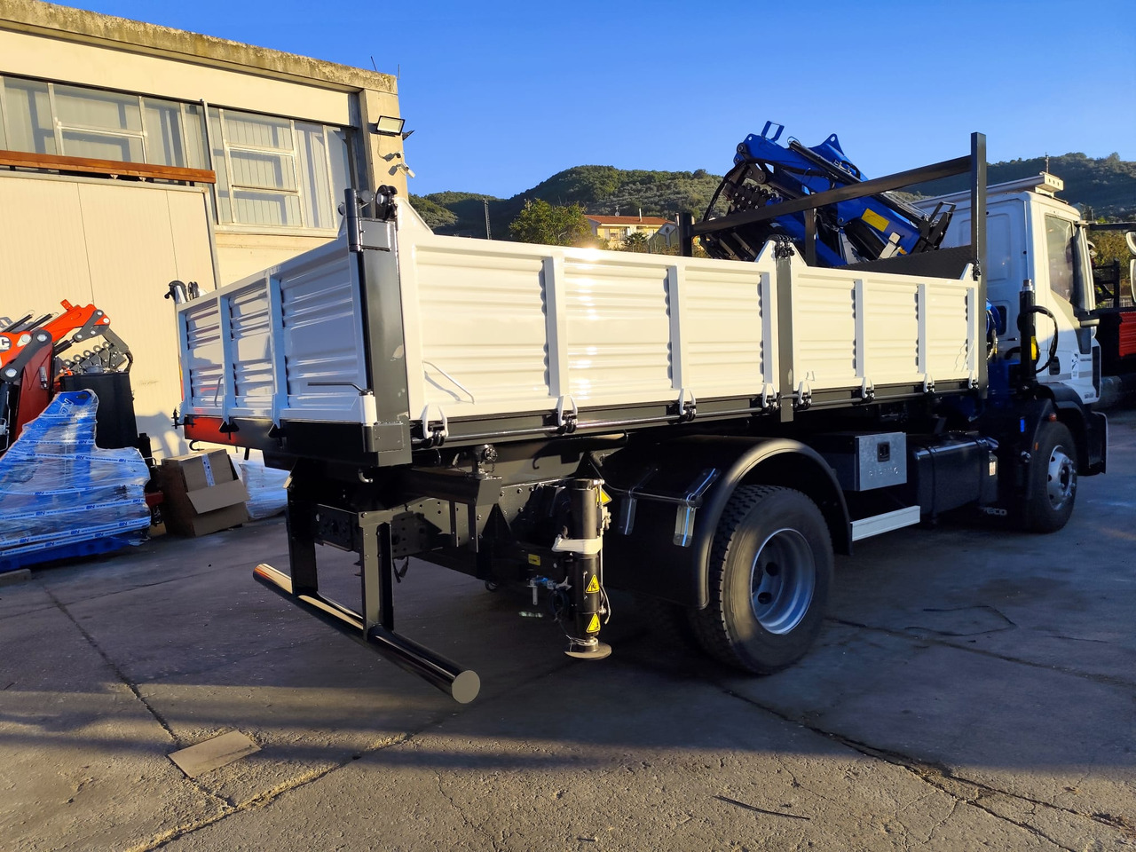 IVECO EUROCARGO 160-250 - Xe cẩu tự hành, Xe ben: hình 2 IVECO EUROCARGO 160-250 - Xe cẩu tự hành, Xe ben: hình 2