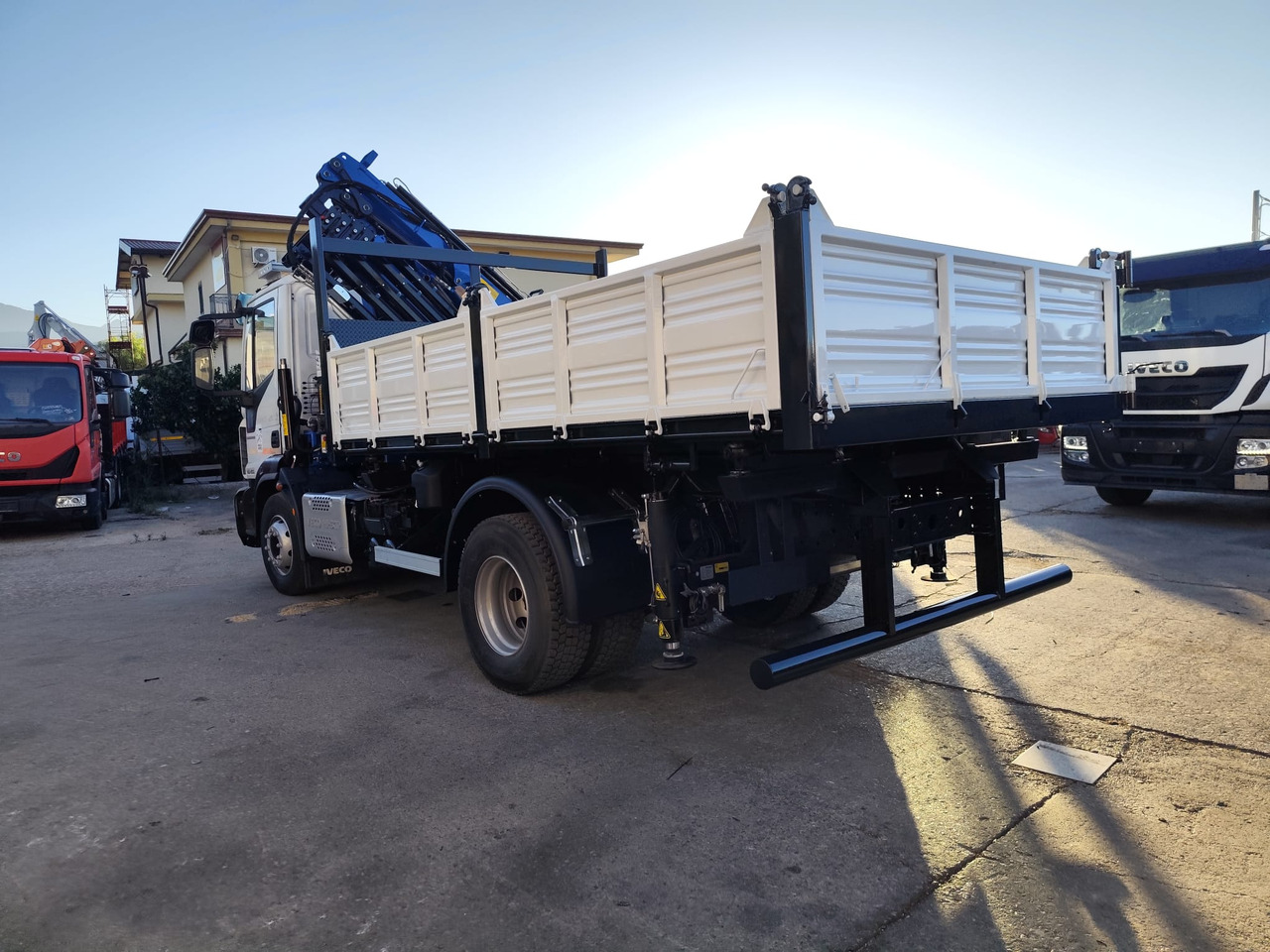 IVECO EUROCARGO 160-250 - Xe cẩu tự hành, Xe ben: hình 3 IVECO EUROCARGO 160-250 - Xe cẩu tự hành, Xe ben: hình 3