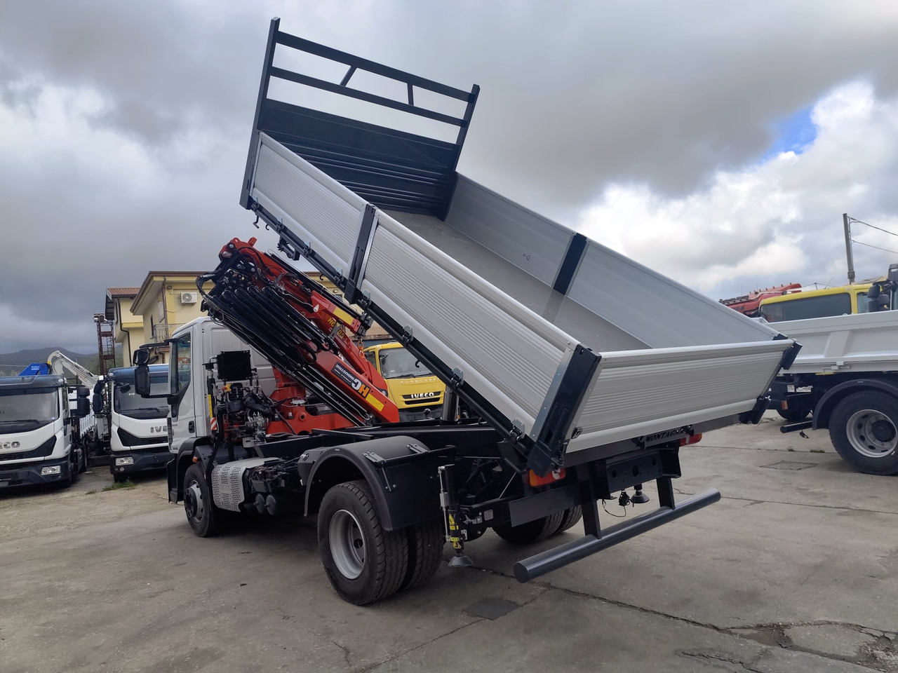 IVECO EUROCARGO 160-250 - Xe cẩu tự hành: hình 3 IVECO EUROCARGO 160-250 - Xe cẩu tự hành: hình 3