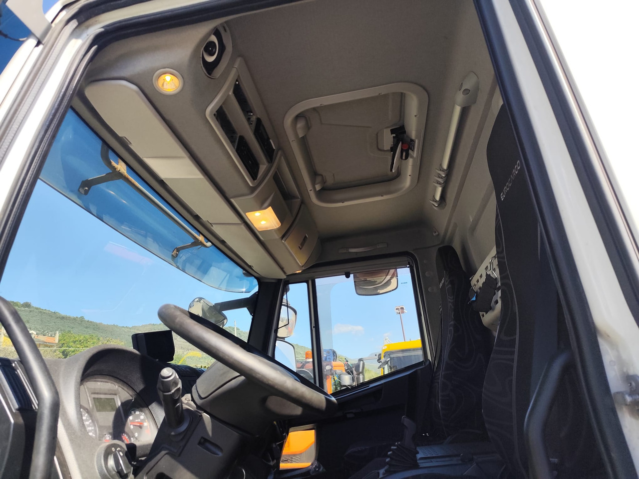 IVECO EUROCARGO 160-280 - Xe ben, Xe cẩu tự hành: hình 5 IVECO EUROCARGO 160-280 - Xe ben, Xe cẩu tự hành: hình 5