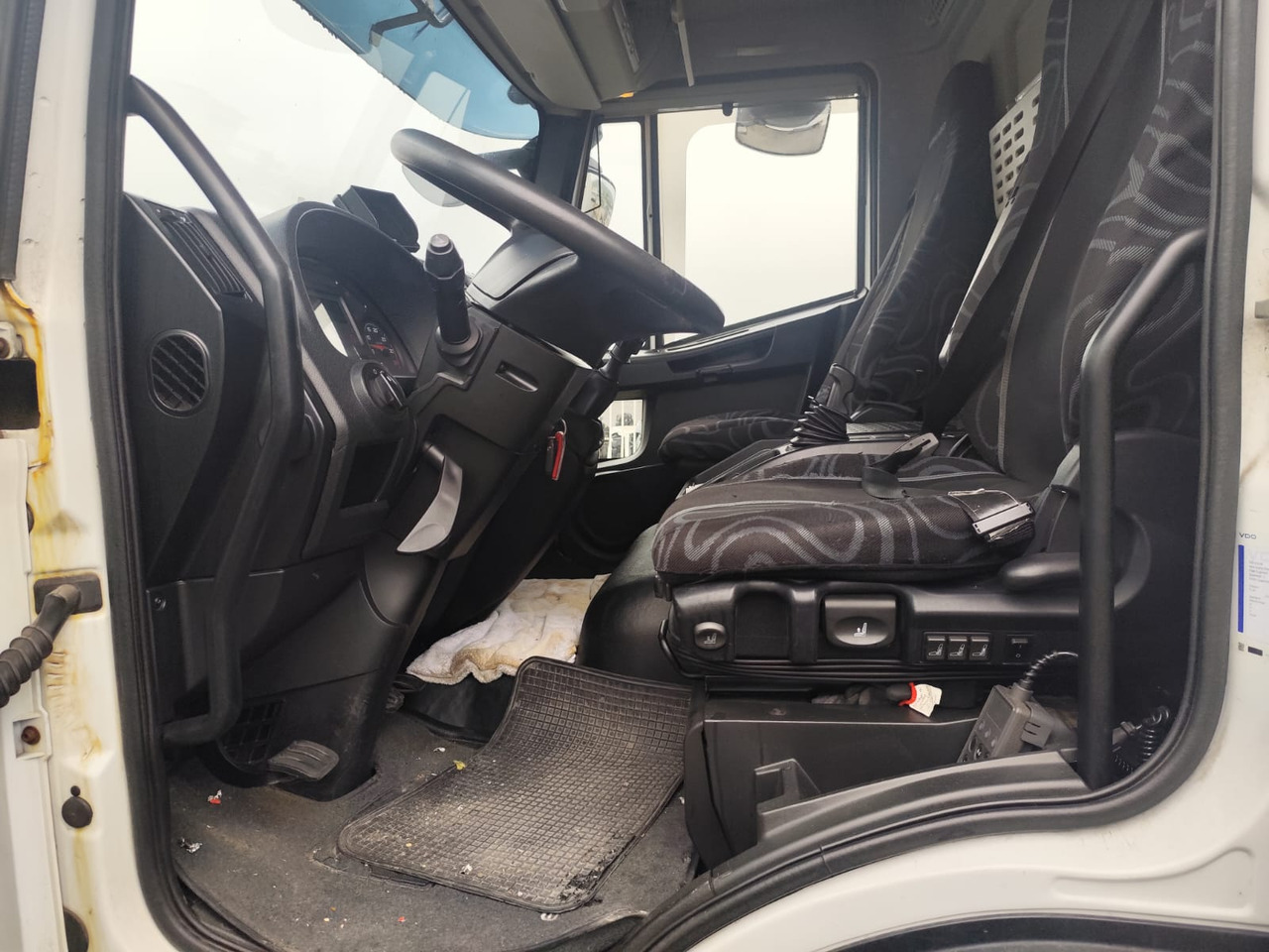 IVECO EUROCARGO 160-280 - Xe tải hộp, Xe cẩu tự hành: hình 5 IVECO EUROCARGO 160-280 - Xe tải hộp, Xe cẩu tự hành: hình 5