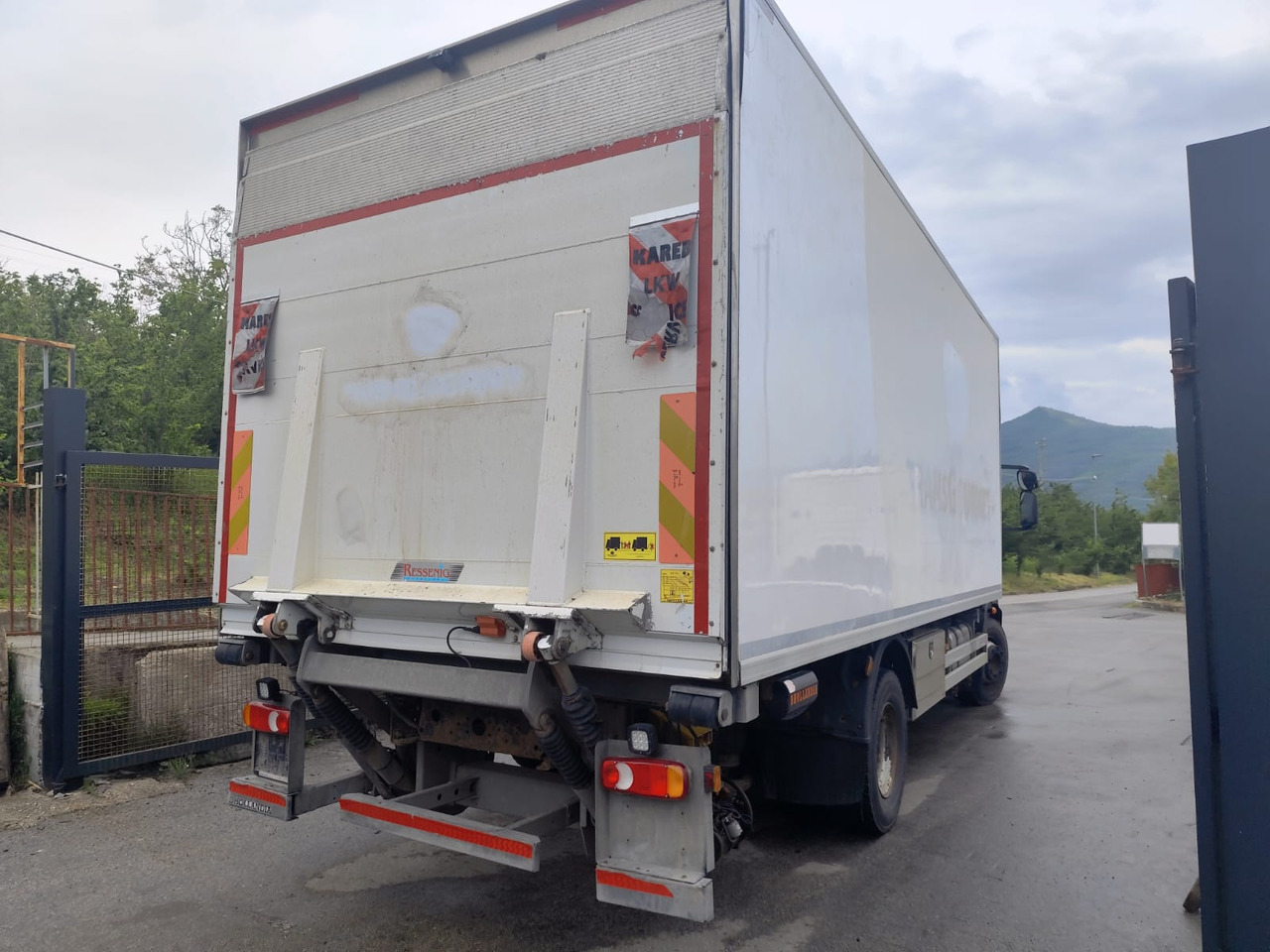 IVECO EUROCARGO 160-280 - Xe tải hộp, Xe cẩu tự hành: hình 2 IVECO EUROCARGO 160-280 - Xe tải hộp, Xe cẩu tự hành: hình 2