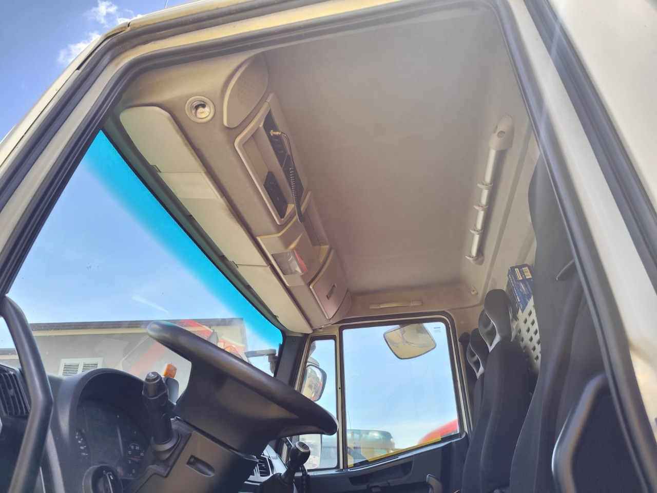 IVECO EUROCARGO 180-250 - Xe tải khung gầm, Xe cẩu tự hành: hình 4 IVECO EUROCARGO 180-250 - Xe tải khung gầm, Xe cẩu tự hành: hình 4