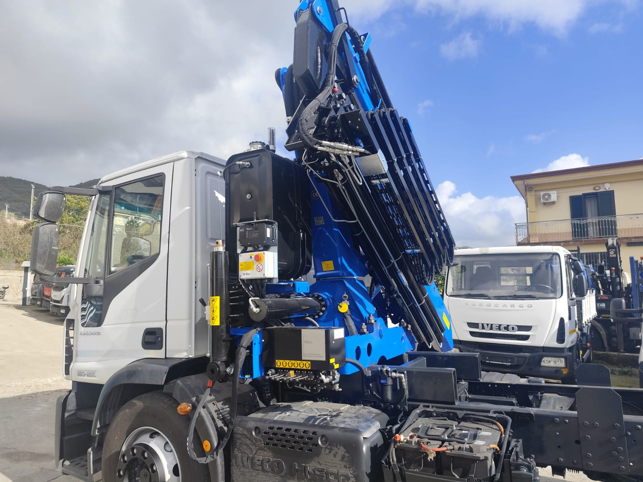 IVECO EUROCARGO 180-250 - Xe cẩu tự hành, Xe cẩu tự hành: hình 4 IVECO EUROCARGO 180-250 - Xe cẩu tự hành, Xe cẩu tự hành: hình 4