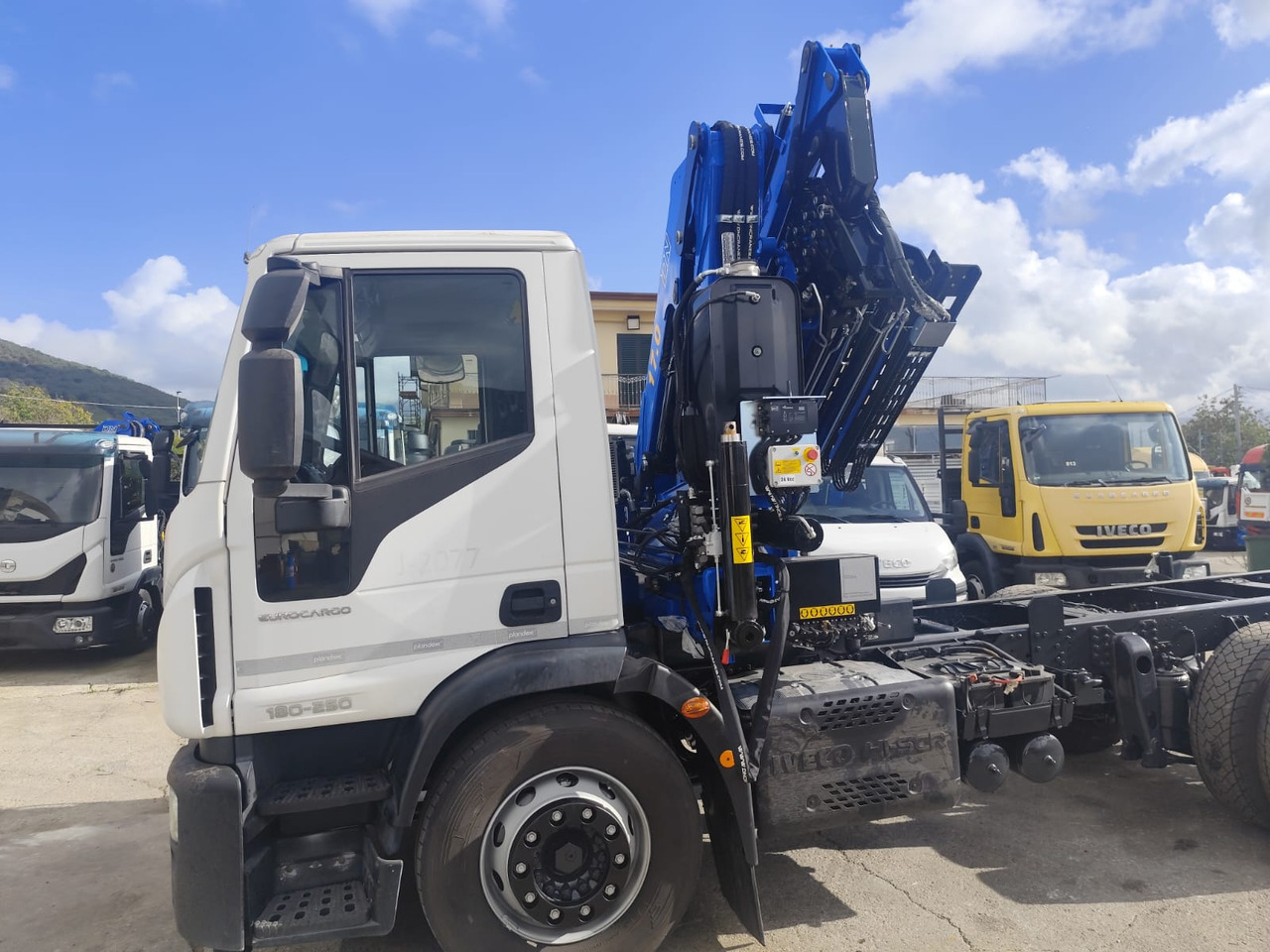 IVECO EUROCARGO 180-250 - Xe cẩu tự hành, Xe cẩu tự hành: hình 3 IVECO EUROCARGO 180-250 - Xe cẩu tự hành, Xe cẩu tự hành: hình 3