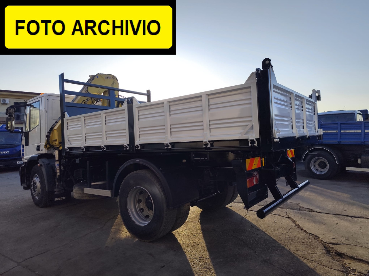 IVECO EUROCARGO 180E30 - Xe ben, Xe cẩu tự hành: hình 2 IVECO EUROCARGO 180E30 - Xe ben, Xe cẩu tự hành: hình 2