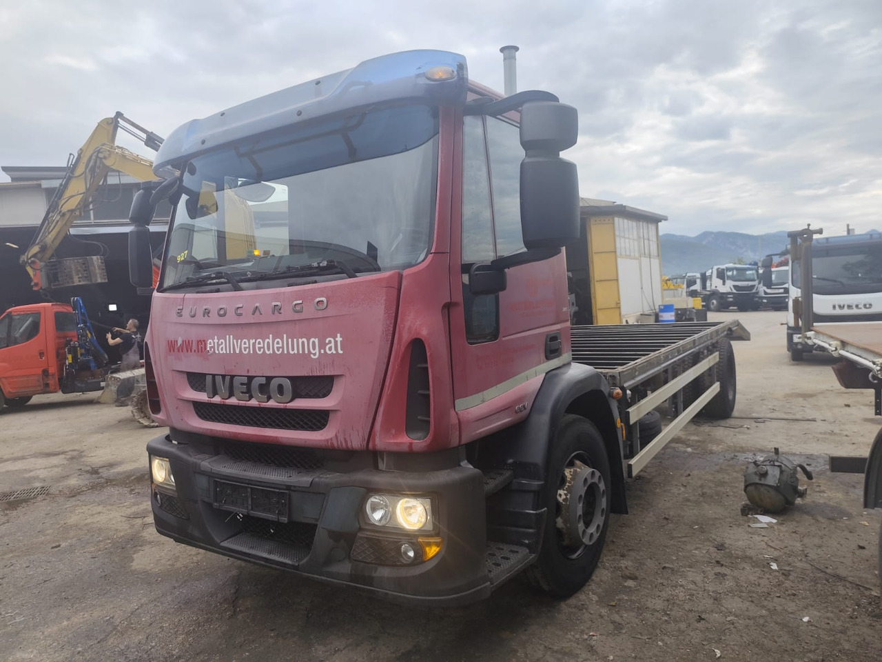 IVECO EUROCARGO 180E30 - Xe tải thùng lửng/ Phẳng: hình 2 IVECO EUROCARGO 180E30 - Xe tải thùng lửng/ Phẳng: hình 2
