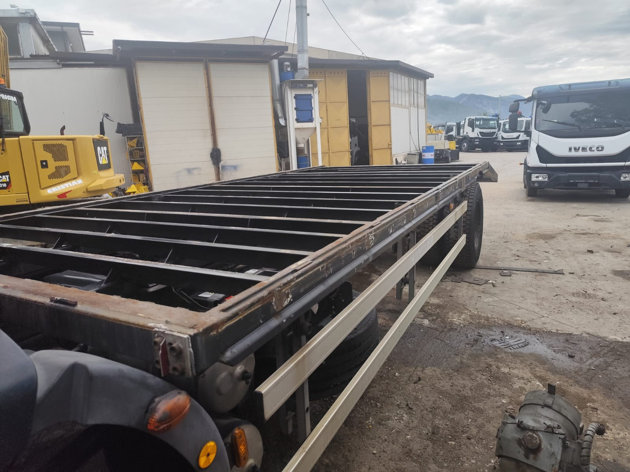 IVECO EUROCARGO 180E30 - Xe tải thùng lửng/ Phẳng: hình 3 IVECO EUROCARGO 180E30 - Xe tải thùng lửng/ Phẳng: hình 3