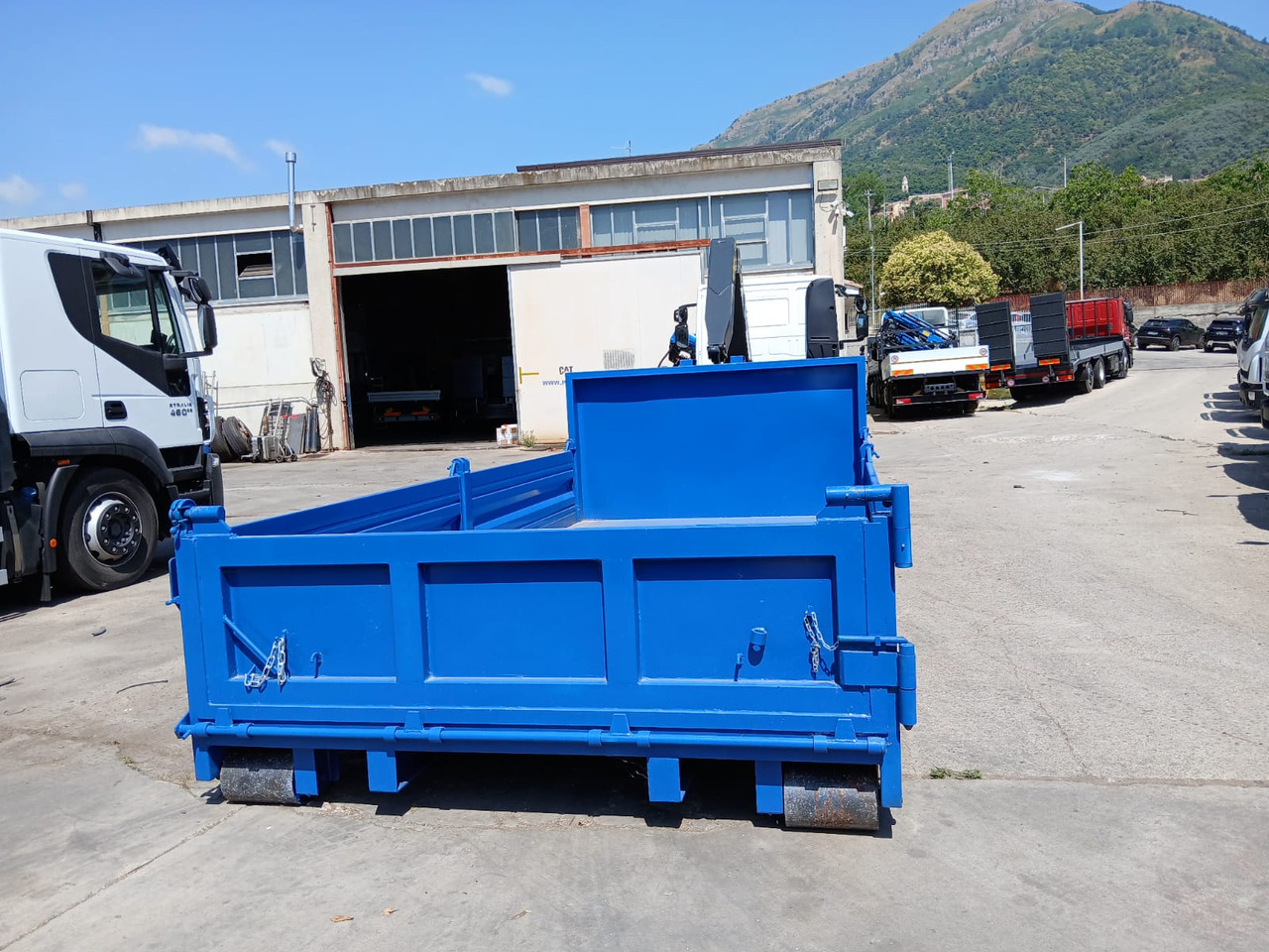 IVECO EUROCARGO 190EL25 - Xe tải nâng móc: hình 4 IVECO EUROCARGO 190EL25 - Xe tải nâng móc: hình 4