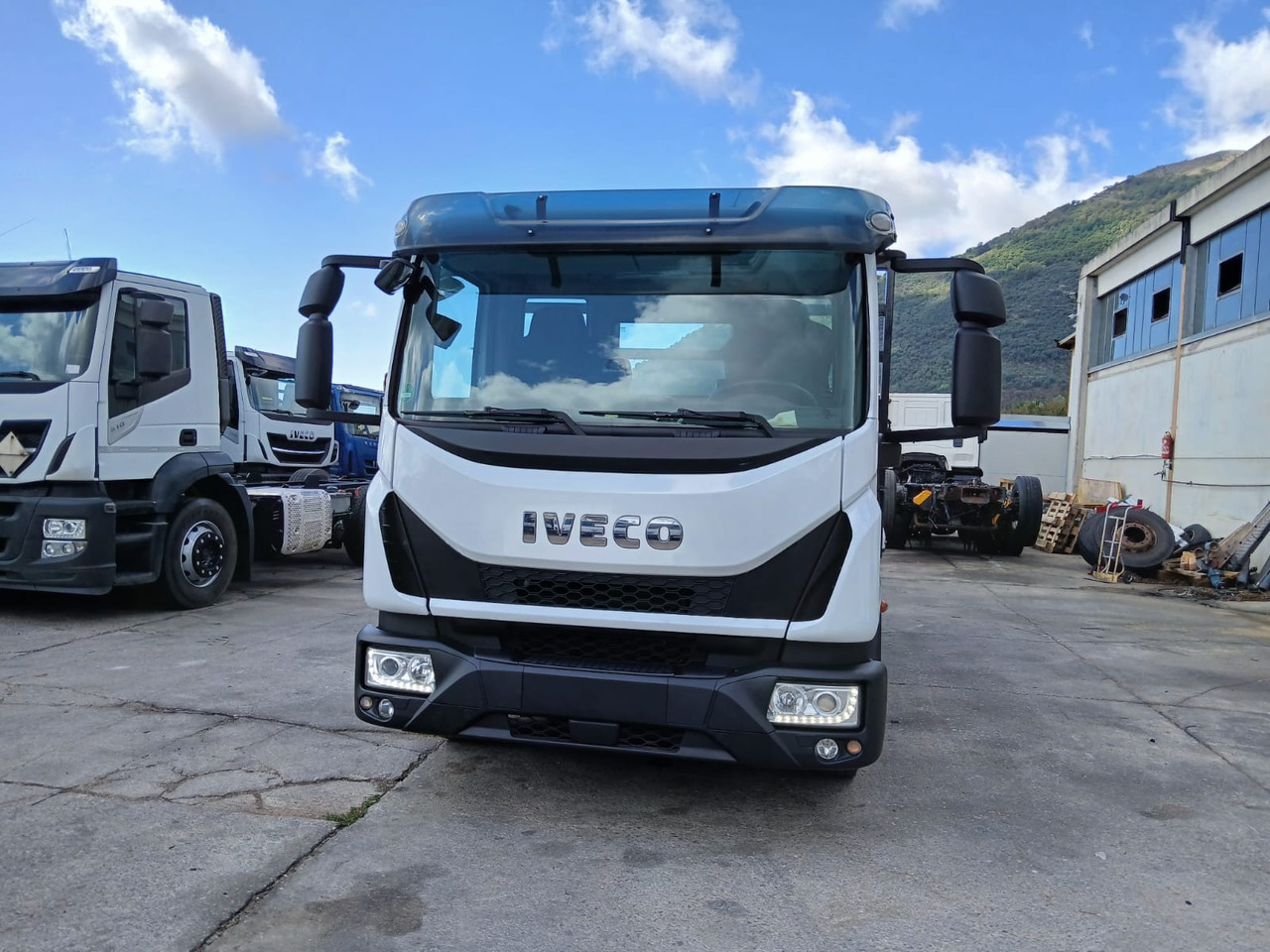 IVECO EUROCARGO 75-210 - Xe ben: hình 5 IVECO EUROCARGO 75-210 - Xe ben: hình 5