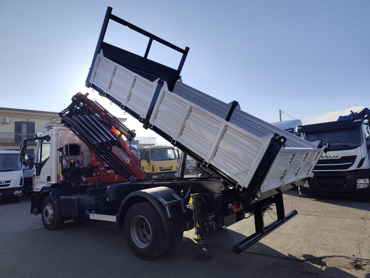 IVECO EUROCARGO 80-190 - Xe tải khung gầm: hình 3 IVECO EUROCARGO 80-190 - Xe tải khung gầm: hình 3