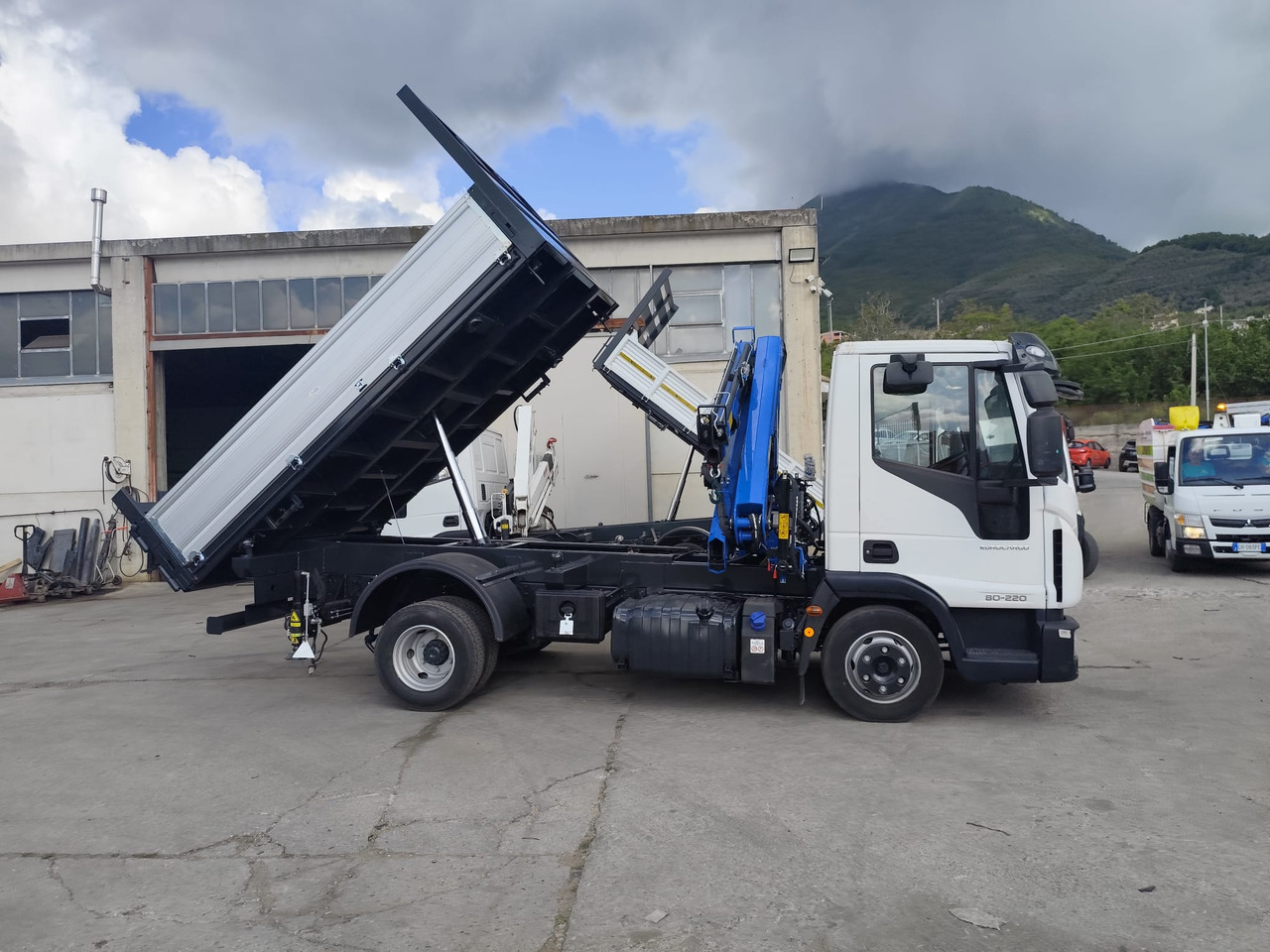 IVECO EUROCARGO 80-220 - Xe cẩu tự hành: hình 5 IVECO EUROCARGO 80-220 - Xe cẩu tự hành: hình 5