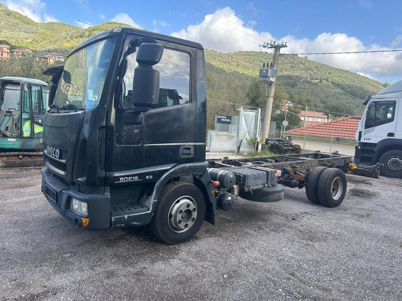 IVECO EUROCARGO 80E18 - Xe tải thùng lửng/ Phẳng, Xe ben: hình 4 IVECO EUROCARGO 80E18 - Xe tải thùng lửng/ Phẳng, Xe ben: hình 4