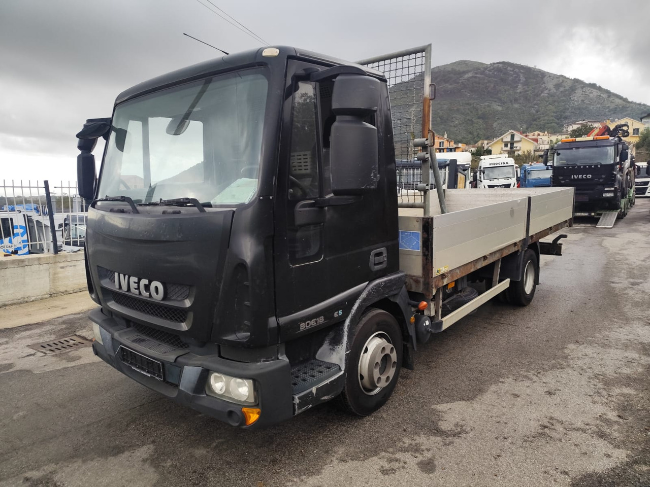 IVECO EUROCARGO 80E18 - Xe tải thùng lửng/ Phẳng, Xe ben: hình 1 IVECO EUROCARGO 80E18 - Xe tải thùng lửng/ Phẳng, Xe ben: hình 1