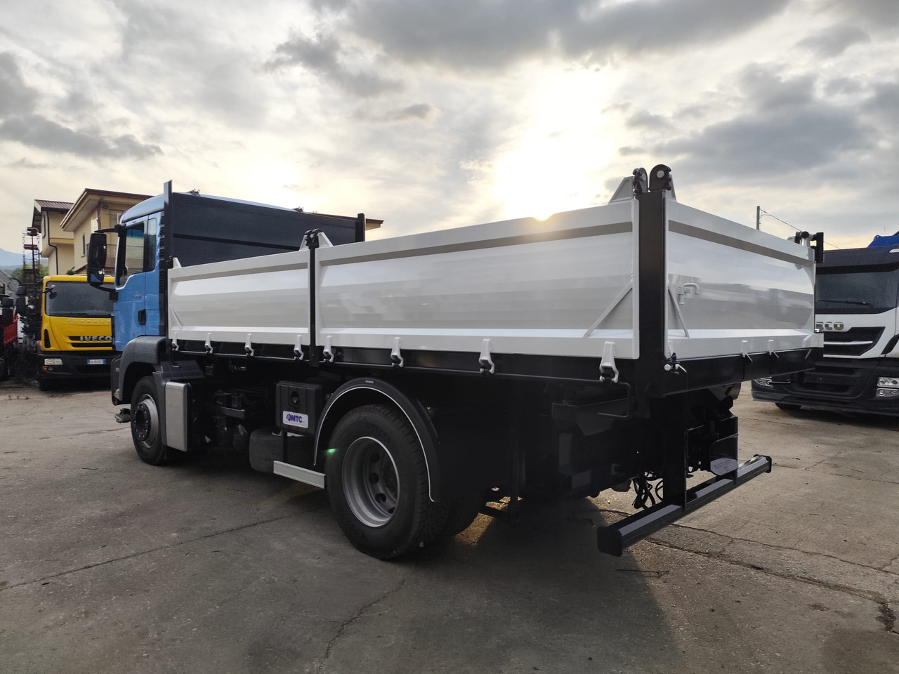 MAN TGS 18.360 - Xe ben: hình 3 MAN TGS 18.360 - Xe ben: hình 3