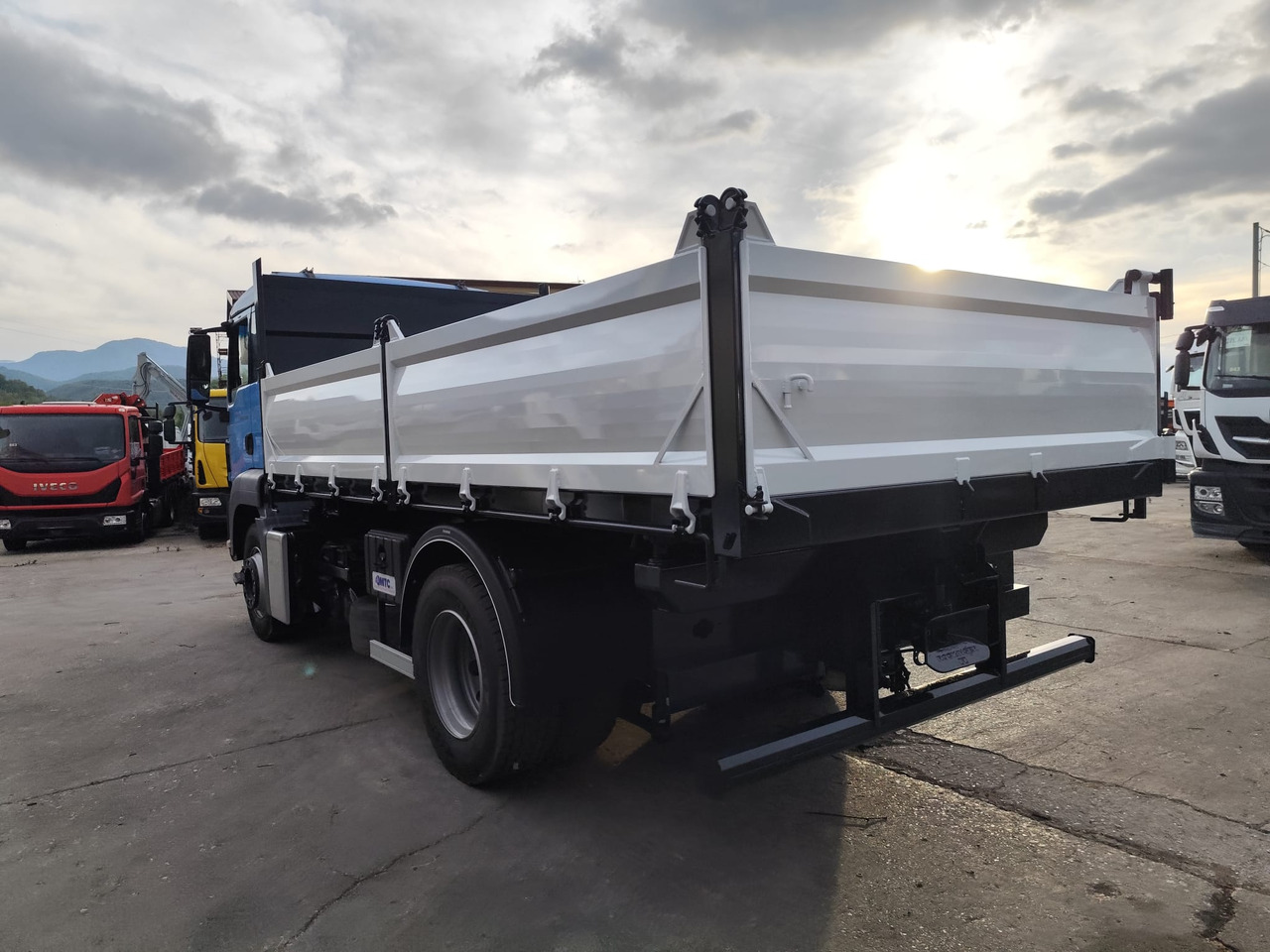 MAN TGS 18.360 - Xe ben: hình 4 MAN TGS 18.360 - Xe ben: hình 4
