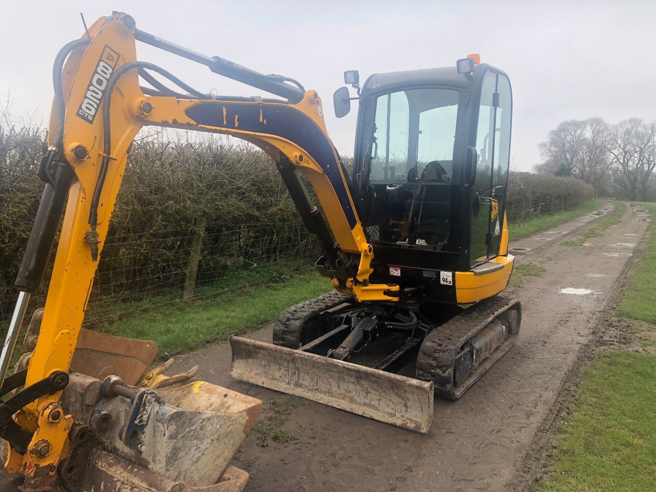 JCB 8026 CTS - Máy xúc mini: hình 1 JCB 8026 CTS - Máy xúc mini: hình 1